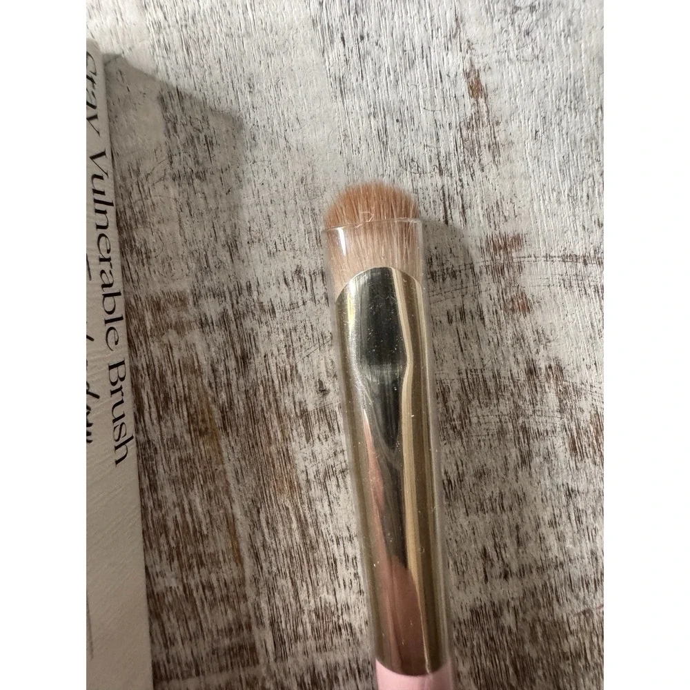 Rare‎ Beauty Stay Vulnerable All-Over Eyeshadow Brush (NIB) · Selena Gomez $18
